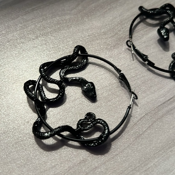 Snake Hoop Earrings 🐍 - Picture 3 of 3